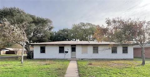138 E Janin Cir, Portland, TX 78374