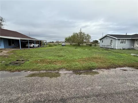 821 Benavides St, Robstown, TX 78380