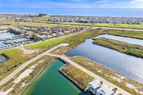 109 Laguna Isles Dr, Port Aransas, TX 78373