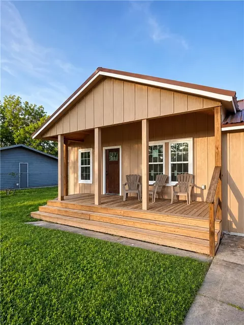 850 N Adams St, Alice, TX 78332