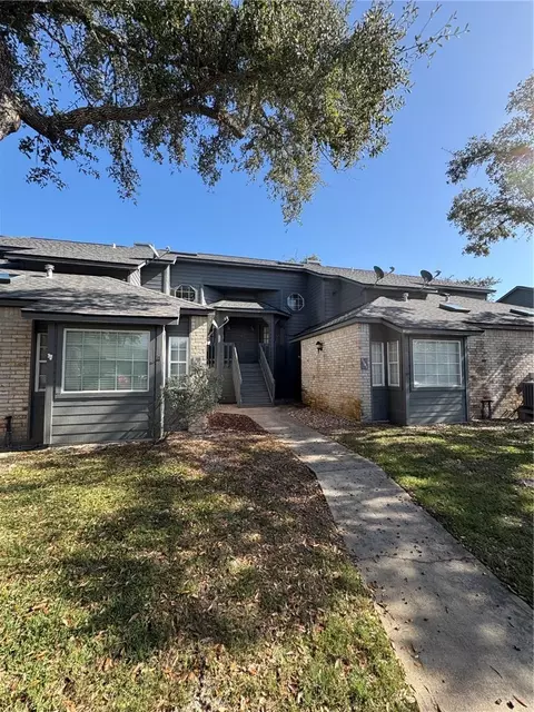 210 Oak Bay St #1102, Rockport, TX 78382