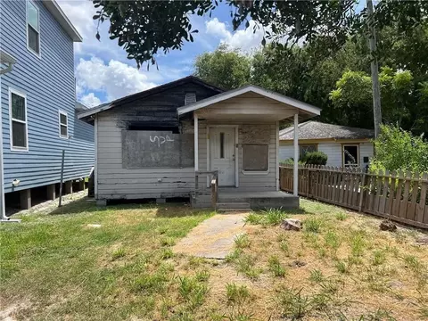 816 Mesquite St, Robstown, TX 78380