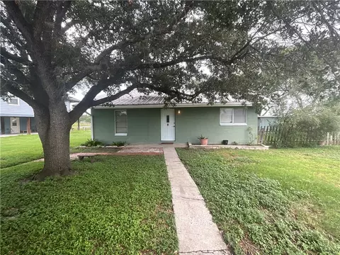 105 Canal St, Mathis, TX 78368