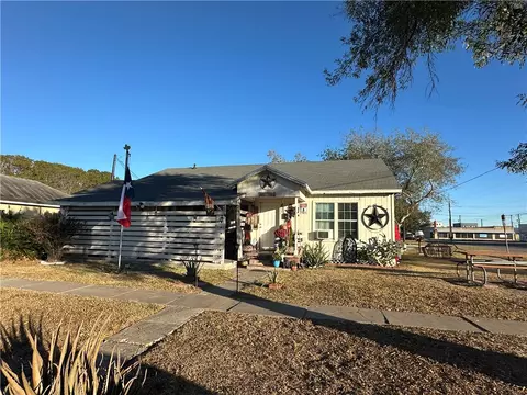 200 W Merriman St, Sinton, TX 78387