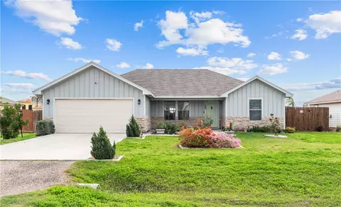 103 Atkinson Dr, Orange Grove, TX 78372