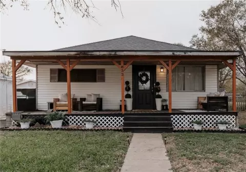 633 Tutt Ave, Taft, TX 78390