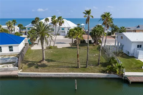1877 Bay Shore Dr, Rockport, TX 78382
