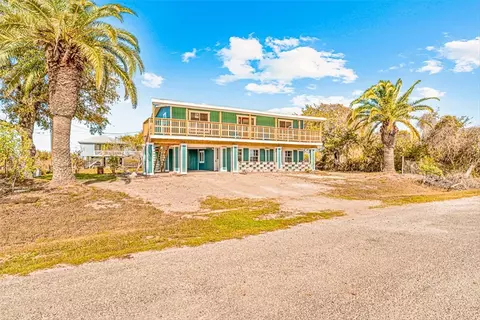257 W Club Oak Ln, Rockport, TX 78382