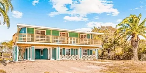 257 W Club Oak Ln, Rockport, TX 78382