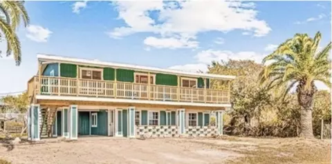 257 W Club Oak Ln, Rockport, TX 78382