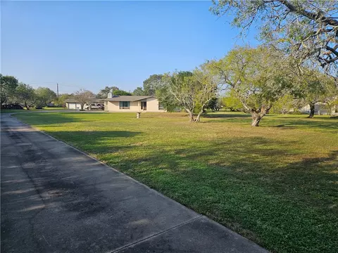 6862 Lake View Dr, Corpus Christi, TX 78412
