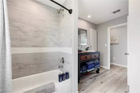 Bath - 140 Zenna Dr, Mathis, TX 78368 photo 2 of 3