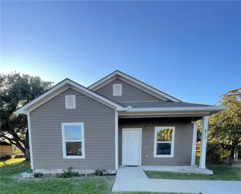 911 Heron Ln, Rockport, TX 78382