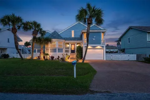 3 Pelican Dr, Rockport, TX 78382