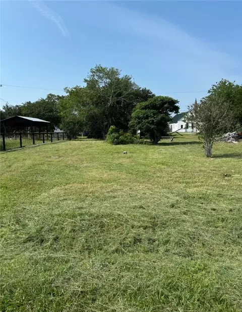307 Burton St, Woodsboro, TX 78393