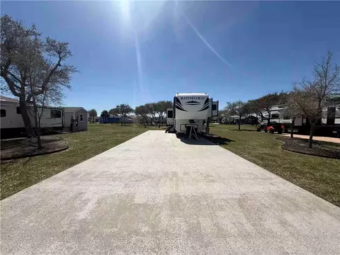 117 Augusta Cir, Aransas Pass, TX 78336