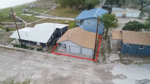 101 White Point Trl, Sandia, TX 78383