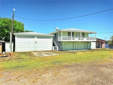113 White Point Dr, Sandia, TX 78383