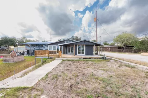 102 White Point Trl, Sandia, TX 78383