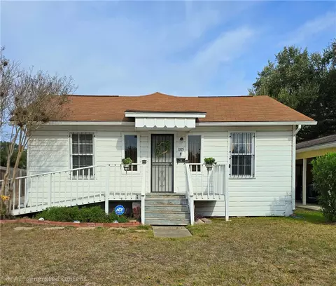 1105 E 5th St, Alice, TX 78332