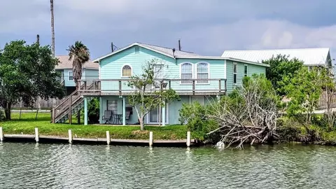 619 Copano Cove Rd, Rockport, TX 78382