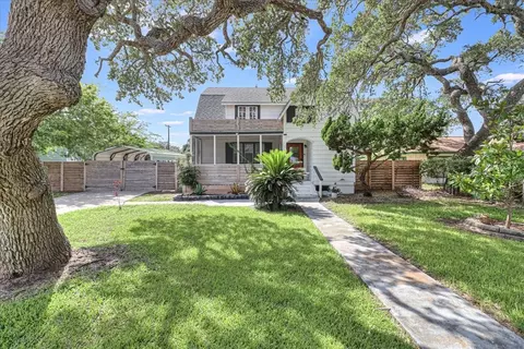332 N Houston St, Aransas Pass, TX 78336