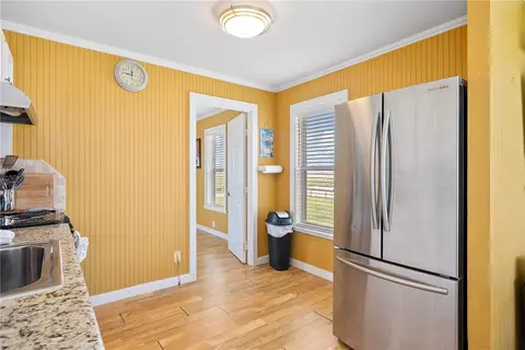 Kitchen - 384 Egery Island Rd, Taft, TX 78390 photo 4 of 5