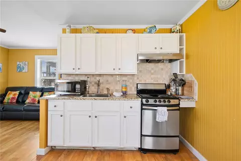 Kitchen - 384 Egery Island Rd, Taft, TX 78390 photo 5 of 5