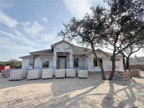 105 Logan Pkwy, Rockport, TX 78382