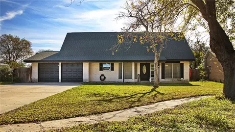 204 Wilshire Cir, Portland, TX 78374