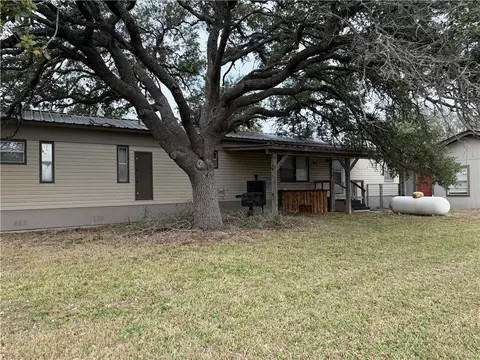 32 Palm Dr, Port O'connor, TX 77982