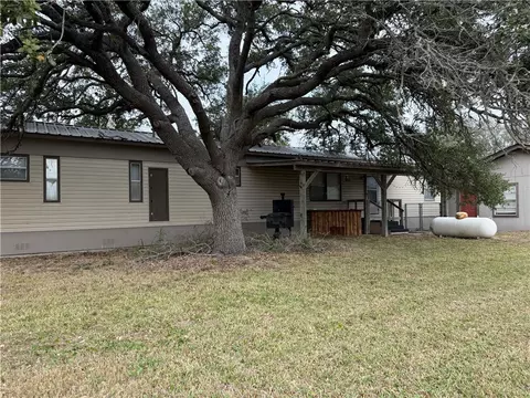 32 Palm Dr, Port O'connor, TX 77982
