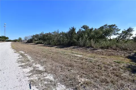 241-242 Post Oak Ln, Rockport, TX 78382