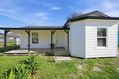 1630 Hudson St, Corpus Christi, TX 78416