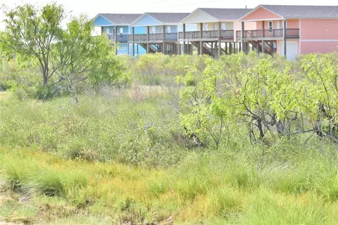 315-316 W Live Oak Ln, Rockport, TX 78382