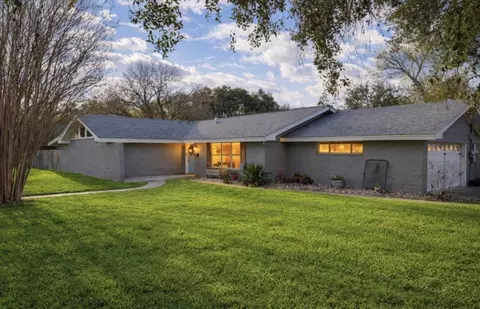 811 N Adams Ave, Beeville, TX 78102