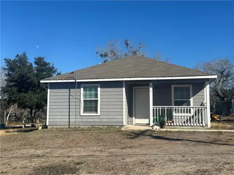 1812 Hill St, Three Rivers, TX 78071