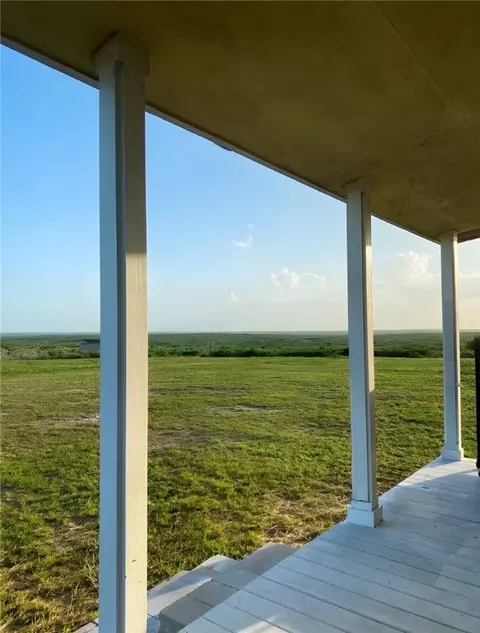 188 Quail Dr, George West, TX 78022