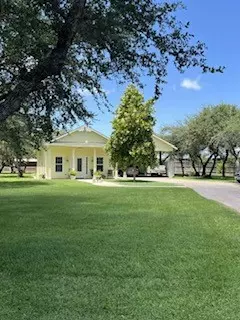 1630 16th St, Rockport, TX 78382