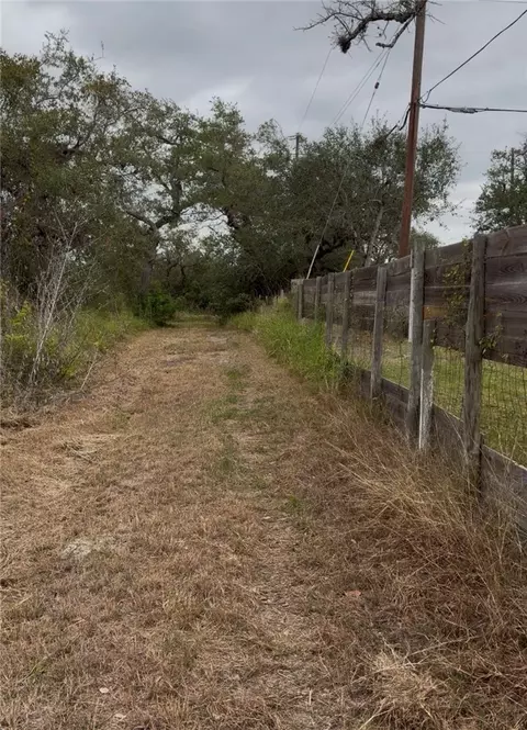 2557 Mundine Rd, Aransas Pass, TX 78336
