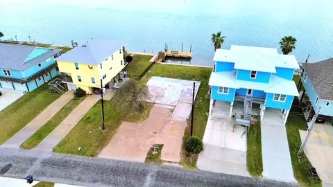 123 Ocean Dr, Rockport, TX 78382