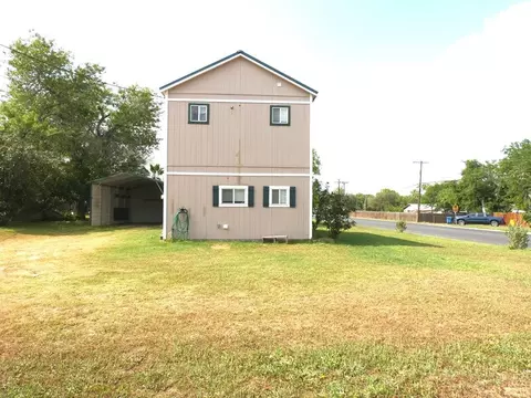 911 E Steiner St #1, Beeville, TX 78102