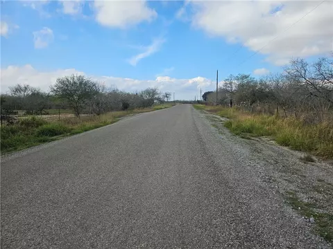 23354 County Road 1038, Mathis, TX 78368 photo 2