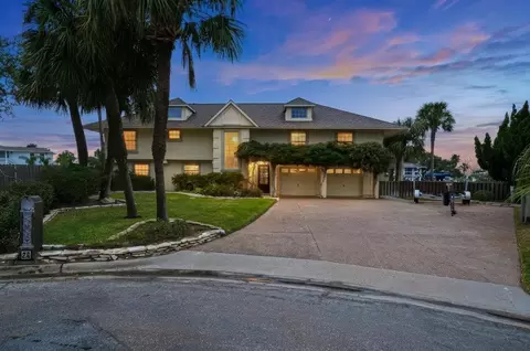 25 Luau Ln, Rockport, TX 78382