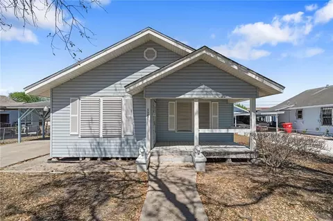 125 E Avenue F, Robstown, TX 78380