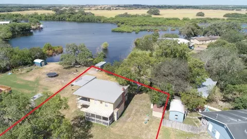 167 Buckeye Knoll Rd, George West, TX 78022