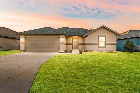 1954 Admiral Ln, Aransas Pass, TX 78336