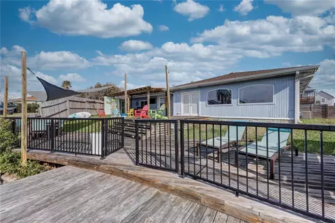 111 Caribbean Dr, Corpus Christi, TX 78418
