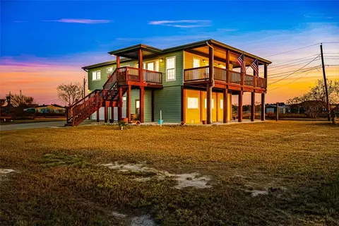 367 Royal Oak Ln, Rockport, TX 78382