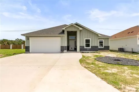 113 Traditions Dr, Rockport, TX 78382